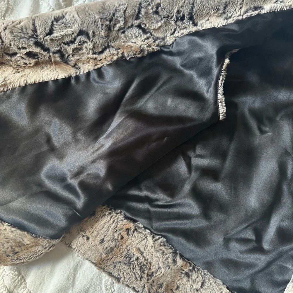 The Limited Faux Fur Super Soft‎ Open Front Vest in Black and Tan Size x Small - Picture 6 of 8